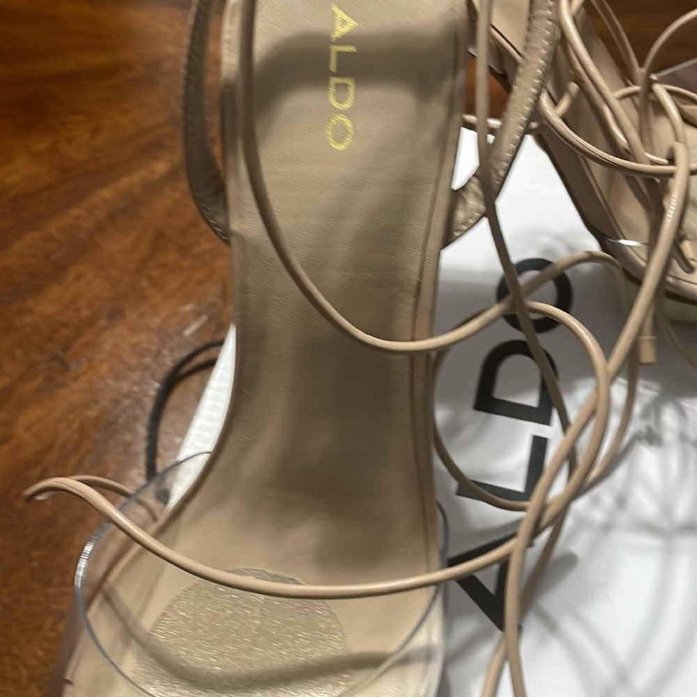Like brand new. Only worn once - Picture 5 of 5